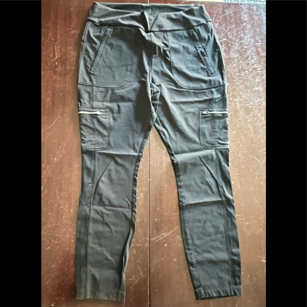 Athleta Black Cargo Hybrid Leggings